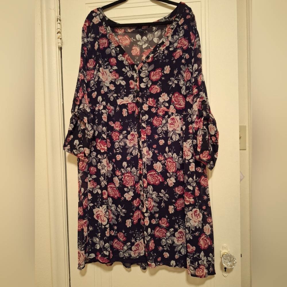 Black Torrid, Floral Plus size Dress with Pink and White Roses, Size 4/4x
